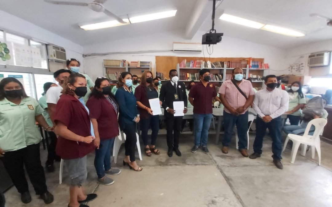 FIRMAN CONVENIO DE COLABORACIÓN FUNDACIÓN AYABS  Y LA ESCUELA SUPERIOR DE TRABAJO SOCIAL JESUS AQUINO. SUBSEDE TAPACHULA .